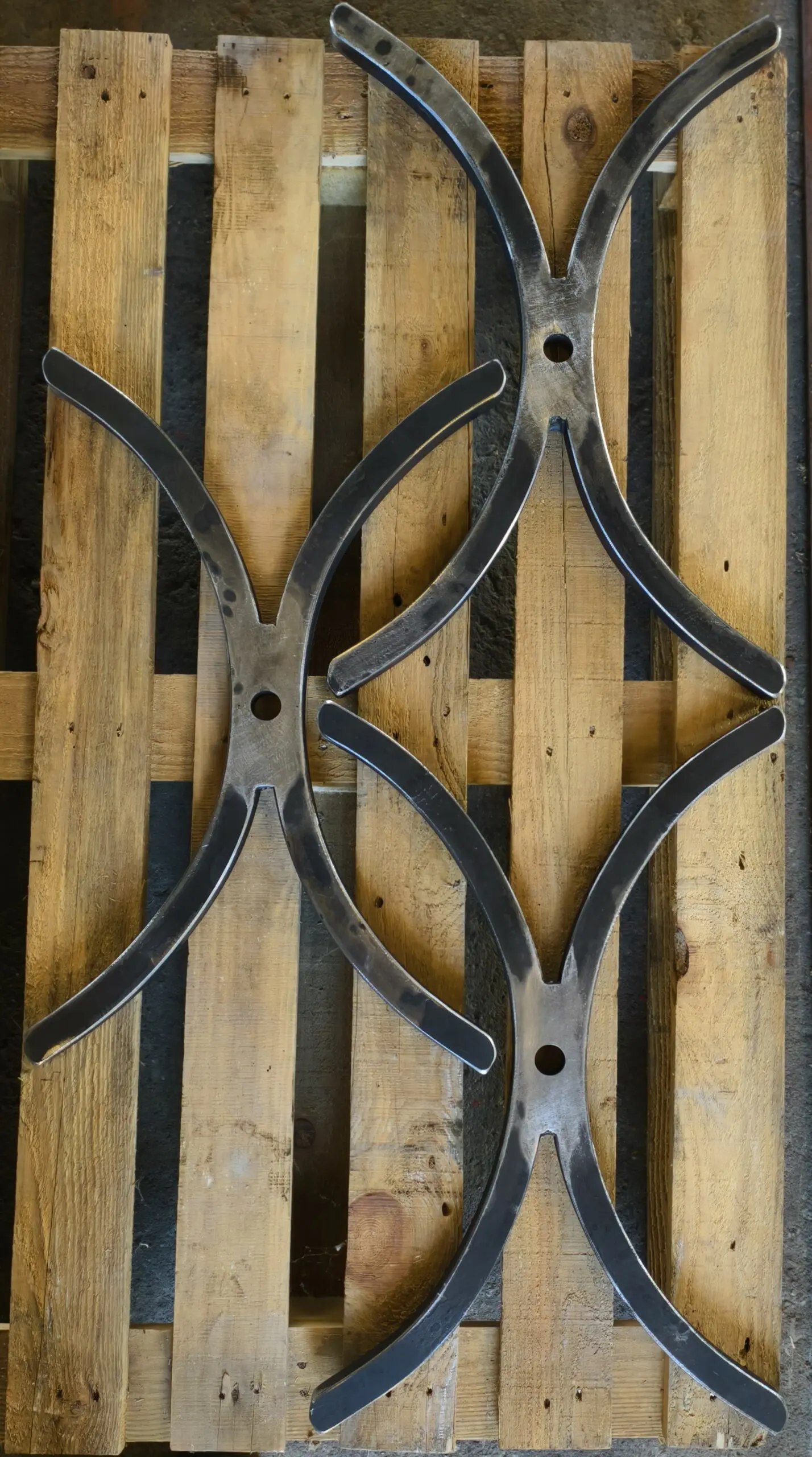 Croix de chainage traditionnelles en acier forgé Croix de chainage traditionnelles en acier forgé